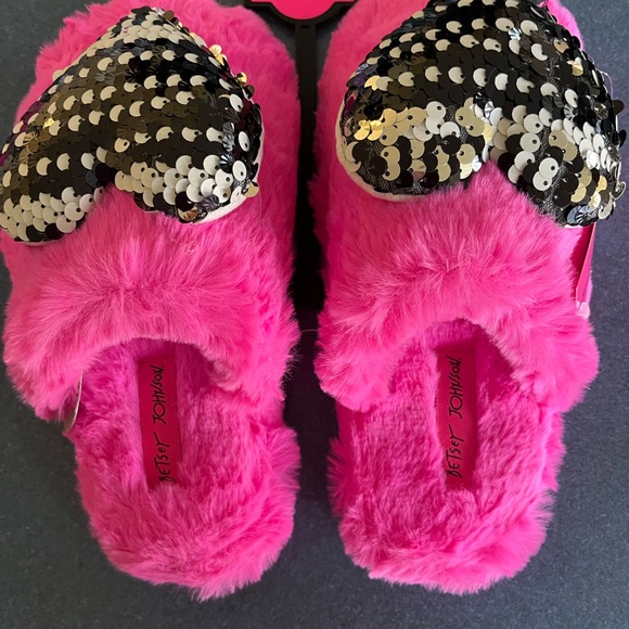 NWT BETSEY JOHNSON HEART FAUX FUR SLIPPERS - Picture 5 of 10